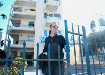 Παραδίνονται ένας ένας οι κατάδικοι της Χρυσής Αυγής