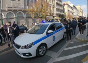 ΠΟΑΣΥ: “Μία γυναίκα και ένα λουλούδι ξεγύμνωσαν ένα κράτος δικαίου”