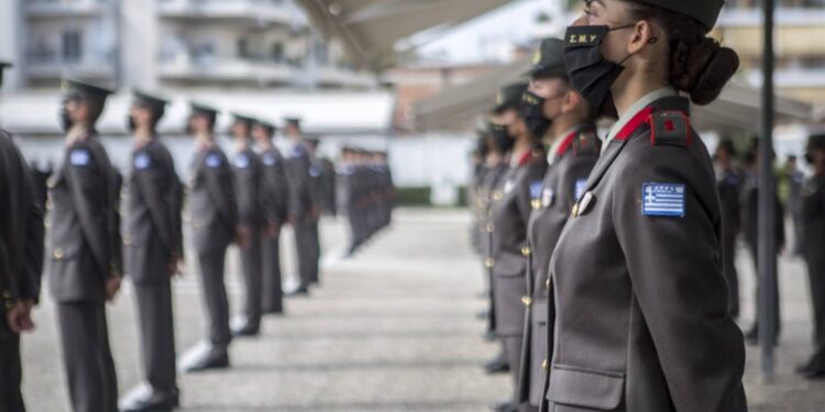 Στρατός: Πόσα είναι τελικά τα κρούσματα Covid-19 στη ΣΜΥ;