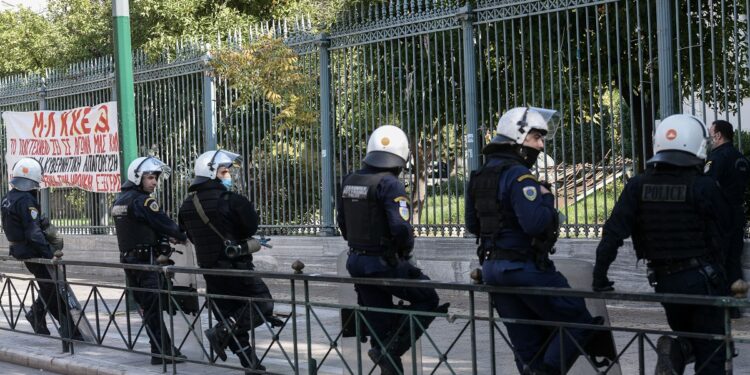 Δεν πρόλαβαν την καταληψη του ΕΜΠ – Υποχώρηση από Χρυσοχοΐδη;