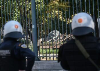Δεν πρόλαβαν την καταληψη του ΕΜΠ – Υποχώρηση από Χρυσοχοΐδη;