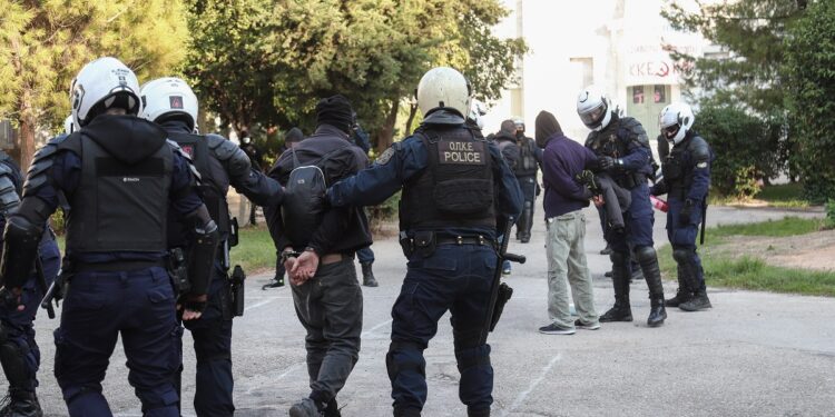 Εκκενώθηκε το ΕΜΠ από τους καταληψίες – Ξαφνική επιχείρηση της ΕΛΑΣ