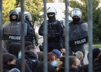 Εκκενώθηκε το ΕΜΠ από τους καταληψίες – Ξαφνική επιχείρηση της ΕΛΑΣ