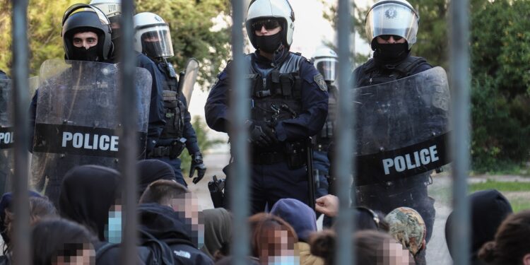 Εκκενώθηκε το ΕΜΠ από τους καταληψίες – Ξαφνική επιχείρηση της ΕΛΑΣ