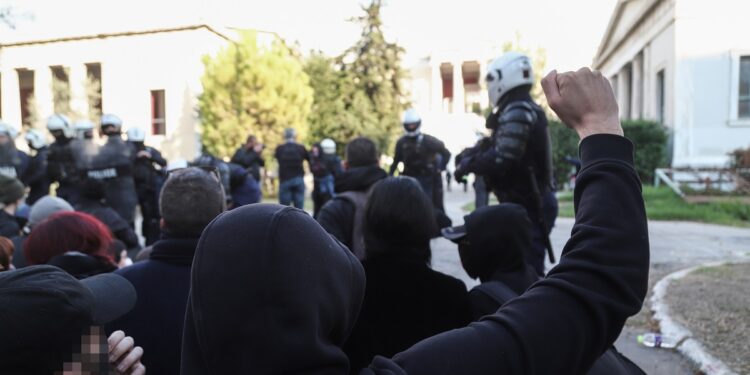 Πρόστιμα για Covid-19 27300 ευρώ κόστισαν οι καταλήψεις ΕΜΠ και Ζωγράφου!