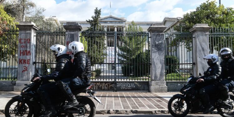 Μπούμερανγκ η απαγόρευση συγκεντρώσεων; – Ανησυχία στα στελέχη της ΕΛΑΣ