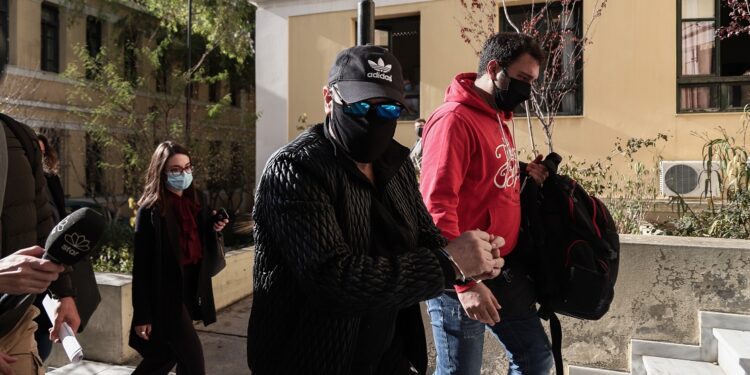 Σχεδόν πέντε χρόνια ήταν χωρίς άδεια οπλοφορίας ο Σφακιανάκης