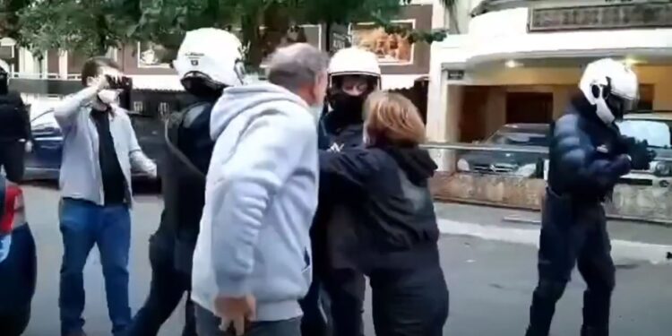 Βίντεο με επεισόδιο σε βάρος μιας οικογένειας στον Κολωνό – Στο Νοσοκομείο οι γονείς