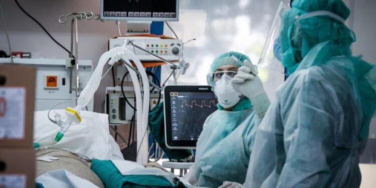 Πόσες ΜΕΘ είναι κενές σε όλη την χώρα – Στοιχεία του Υπουργείου Υγείας