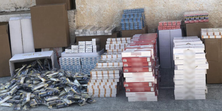 Συλλήψεις για λαθραία τσιγάρα στην Αίγινα