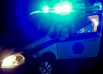 Γυναίκα της Άμεσης Δράσης συνέλαβε αλλοδαπούς ληστές ανηλίκων – ΦΩΤΟ