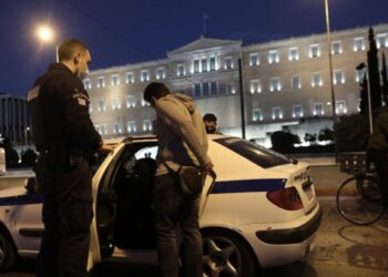 Αυτόφωρο και εξακοσάρια πρόστιμο για 14 “αρνητές της μάσκας”