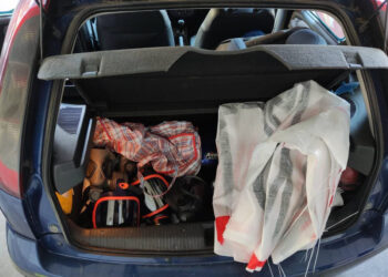 Προσαγωγές και κατασχέσεις “εφοδίων” στο κέντρο – ΦΩΤΟ