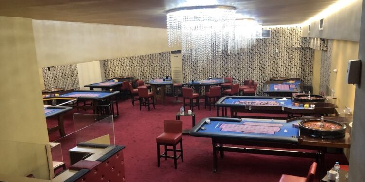 Ο τζόγος καραντίνα δεν φοβάται – 67 άτομα σε παράνομο καζίνο – ΒΙΝΤΕΟ