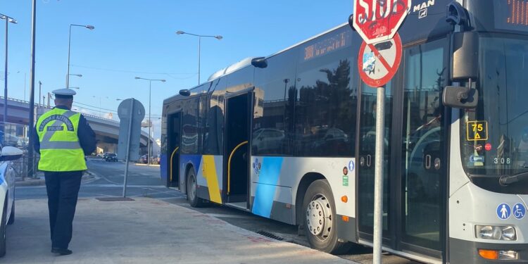 Μπλόκο – καρμανιόλα της Τροχαίας στον Σταυρό Αγίας Παρασκευής