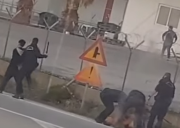 Σε διαθεσιμότητα οι αστυνομικοί που κακοποίησαν μετανάστες στην Λέσβο