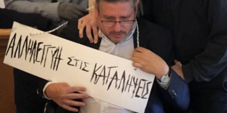 Κατηγορίες σε βάρος οκτώ για την επίθεση στον πρύτανη του οικονομικού πανεπιστημίου