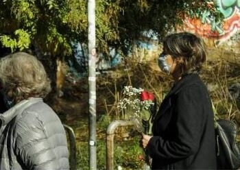 ΕΔΕ για τον άνδρα των ΜΑΤ που διέλυσε ανθοδέσμη για τον Αλέξη