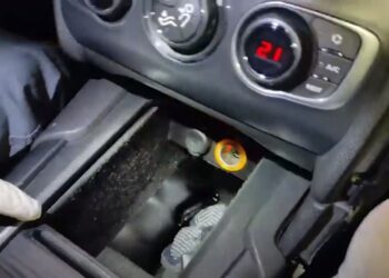 Κρύπτη à la Τζέιμς Μπόντ στο αυτοκίνητο εμπόρου ναρκωτικών – ΒΙΝΤΕΟ