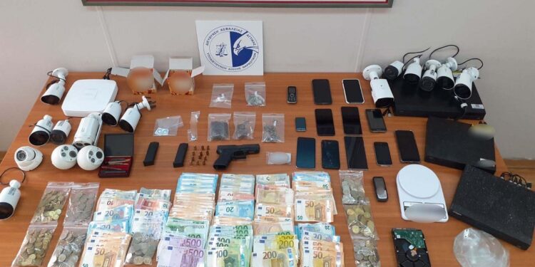 Μεγάλο κύκλωμα ναρκωτικών στη Δυτική Αττική – Φωτό και Βίντεο