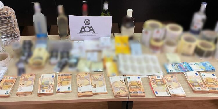 Κύκλωμα με λαθραία ποτά εξάρθρωσε η Οικονομική Αστυνομία