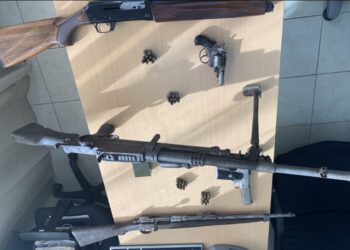 Όπλα του Β’ Παγκοσμίου Πολέμου σε αποθήκη στην Πάτρα