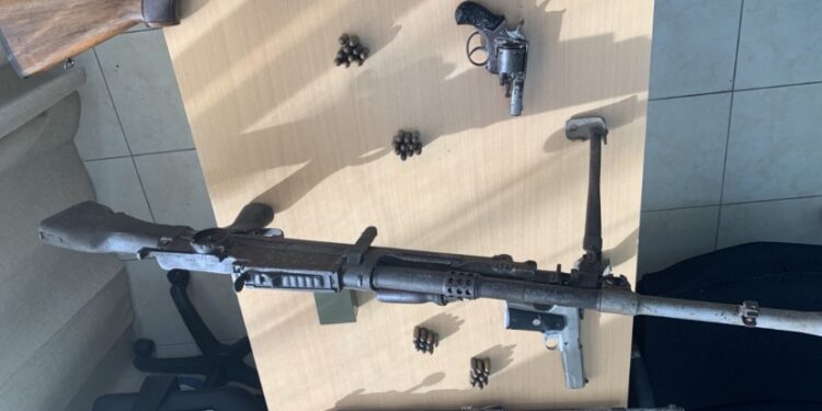 Όπλα του Β’ Παγκοσμίου Πολέμου σε αποθήκη στην Πάτρα