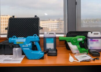 Μάσκες και ειδικές συσκευές απολύμανσης για το προσωπικό της ΕΛΑΣ