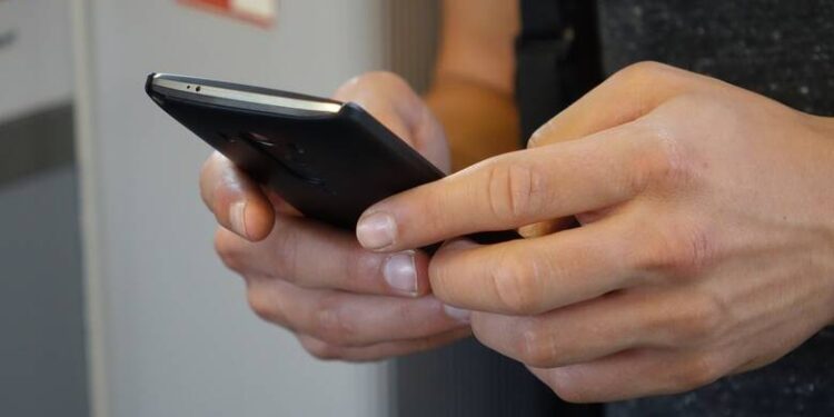 Απατεώνες άρπαξαν 7000 ευρώ με ένα sms στην Καβάλα