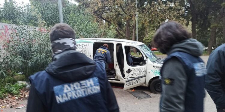 Επιχείρηση για ναρκωτικά στην Πανεπιστημιούπολη – Φωτό και Βίντεο