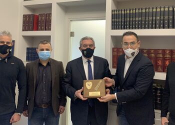 Ευχαριστίες σε δικηγόρο που στηρίζει αστυνομικούς της Άμεσης Δράσης