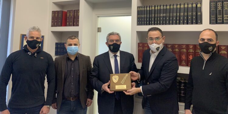 Ευχαριστίες σε δικηγόρο που στηρίζει αστυνομικούς της Άμεσης Δράσης