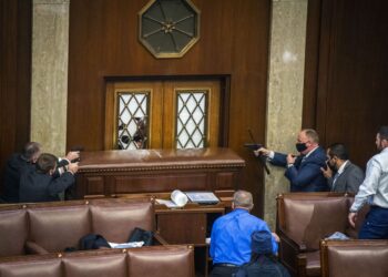 Και αστυνομικός νεκρός από την εισβολή στο Καπιτώλιο