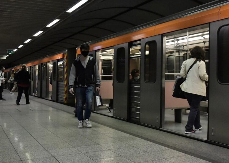 Σκληρή ανακοίνωση του ΥπΤΠ για την επίθεση στον σταθμάρχη του ΜΕΤΡΟ