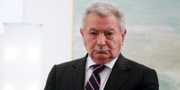 Νεκρός ο Σήφης Βαλυράκης – Έπεσε στην θάλασσα από του φουσκωτό του