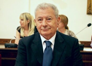 Έρευνες για τον πρώην Υπουργό Σήφη Βαλυράκη στον Ευβοϊκό κόλπο