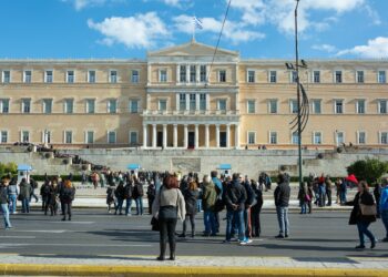 Απαγόρευση συγκεντρώσεων άνω των 100 ατόμων μέχρι 1 Φεβρουαρίου