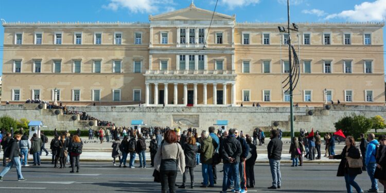 Απαγόρευση συγκεντρώσεων άνω των 100 ατόμων μέχρι 1 Φεβρουαρίου