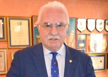 Η ελληνική αστυνομική “μάσκα” που έγινε διεθνής