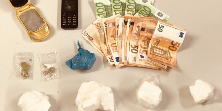 Άφησαν μόνο του έναν πεντάχρονο σε διαμέρισμα – καβάτζα κοκαΐνης στα Πατήσια