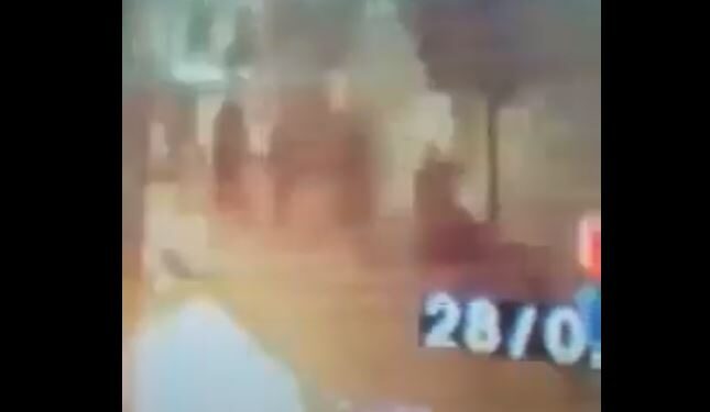 Βίντεο από την επίθεση με μολότοφ στο Αστυνομικό Τμήμα Καισαριανής