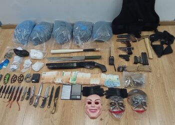 Ναρκωτικά, όπλα και χειροβομβίδες στον Πειραιά – ΒΙΝΤΕΟ