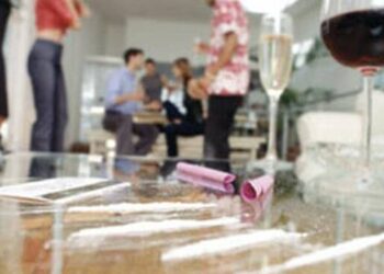 Βίντεο από κορωνοπάρτι οργίων με επώνυμους στο κινητό διακινητή ναρκωτικών