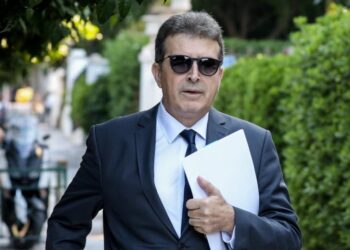 Κυριολεκτικά λευκή, η «λευκή βίβλος» του Χρυσοχοΐδη – Έκθεση ιδεών και διαπιστώσεων