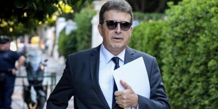Κυριολεκτικά λευκή, η «λευκή βίβλος» του Χρυσοχοΐδη – Έκθεση ιδεών και διαπιστώσεων