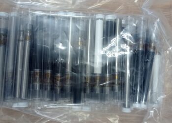 Ηλεκτρονικά τσιγάρα με χασισέλαιο για επώνυμους στη Γλυφάδα