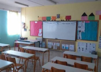 Τα μηνύματα του δάσκαλου που συνελήφθη για παρενόχληση μαθητριών του