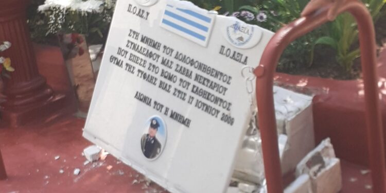 Κατέστρεψαν και πάλι το μνημείο του Νεκτάριου Σάββα