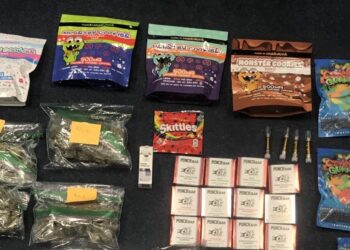 Αρνητής μάσκας με χασίς και μπισκότα κάνναβης συνελήφθη στο Αεροδρόμιο