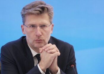 Βραδινό τηλεφώνημα Σκέρτσου σε Χρυσοχοΐδη για τα Βίλια